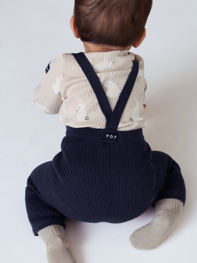 Gestrickte Latzhose Gestrickte Latzhose